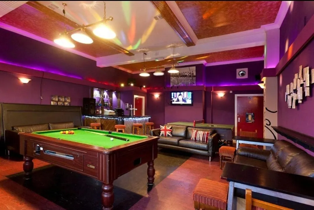 Foresters Inn Apartment - City Centre By Victoria Centre Shopping Centre - Your Own Private 7 Bedrooms Apartment With 3 Bathrooms And Snooker Room - Full Kitchen - Outdoor Parking For Cars Or Vans At Five Pounds A Day