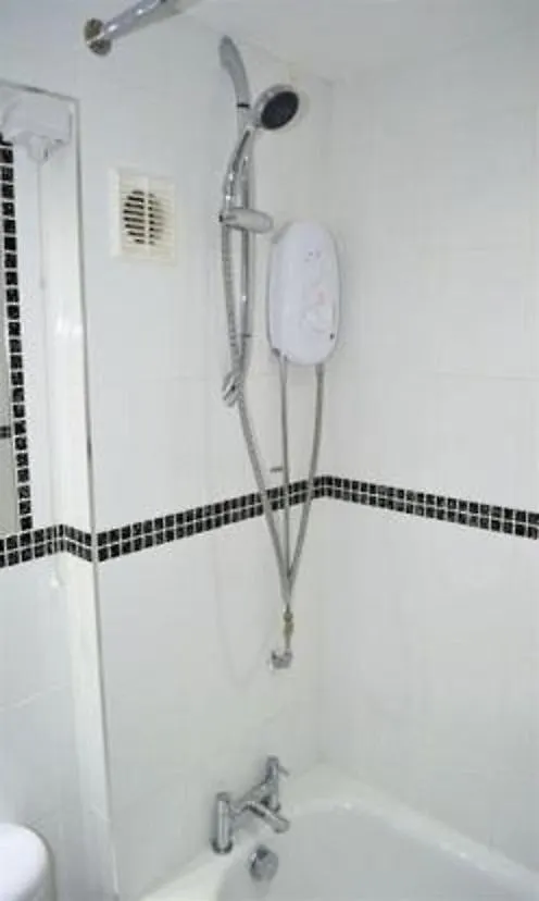 Foresters Inn Apartment - City Centre By Victoria Centre Shopping Centre - Your Own Private 7 Bedrooms Apartment With 3 Bathrooms And Snooker Room - Full Kitchen - Outdoor Parking For Cars Or Vans At Five Pounds A Day 0*, Nottingham