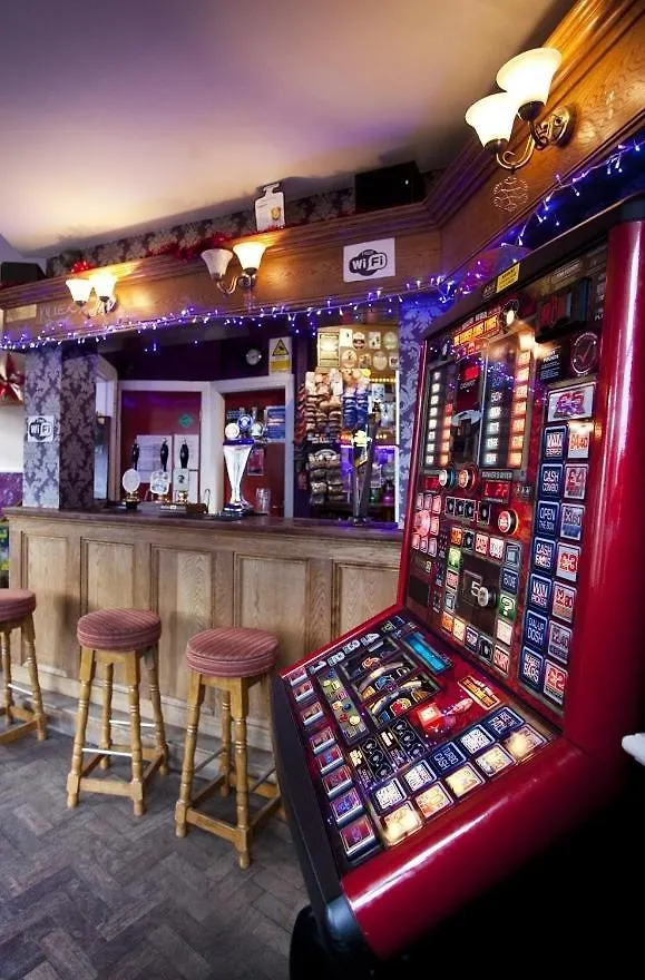 Foresters Inn Contractors Own Apartment - City Centre By Victoria Centre Shopping Centre - Your Own 7 Double Bedrooms Private Apartment With 3 Bathrooms And Snooker Room - Full Kitchen - Outdoor Parking For Cars Or Vans At Five Pounds A Day Nottingham