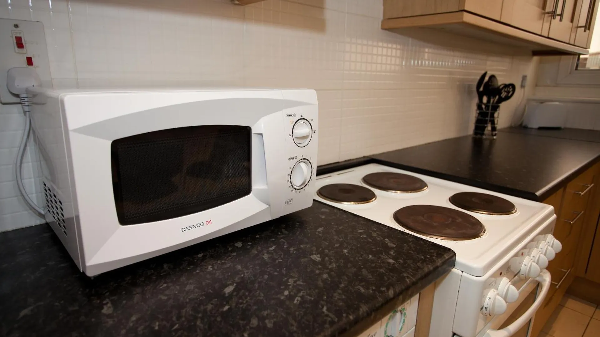 Foresters Inn Contractors Own Apartment - City Centre By Victoria Centre Shopping Centre - Your Own 7 Double Bedrooms Private Apartment With 3 Bathrooms And Snooker Room - Full Kitchen - Outdoor Parking For Cars Or Vans At Five Pounds A Day 0*, Nottingham United Kingdom