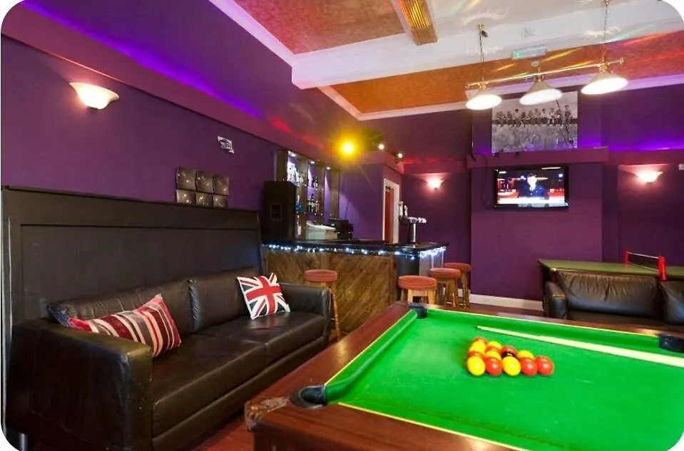 Foresters Inn Contractors Own Apartment - City Centre By Victoria Centre Shopping Centre - Your Own 7 Double Bedrooms Private Apartment With 3 Bathrooms And Snooker Room - Full Kitchen - Outdoor Parking For Cars Or Vans At Five Pounds A Day 0*, Nottingham