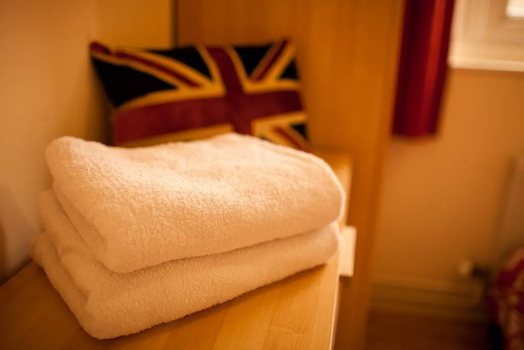 Foresters Inn Contractors Own Apartment - City Centre By Victoria Centre Shopping Centre - Your Own 7 Double Bedrooms Private Apartment With 3 Bathrooms And Snooker Room - Full Kitchen - Outdoor Parking For Cars Or Vans At Five Pounds A Day  Nottingham