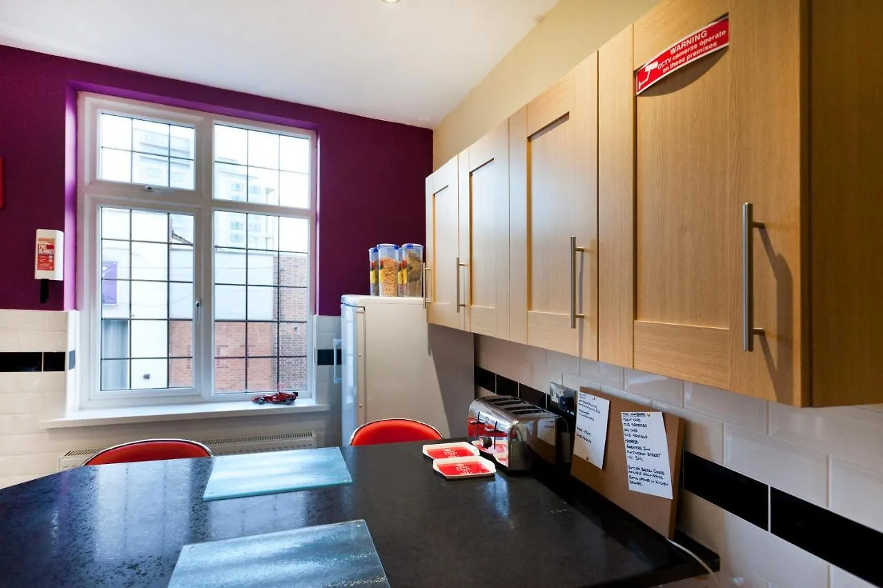 Foresters Inn Contractors Own Apartment - City Centre By Victoria Centre Shopping Centre - Your Own 7 Double Bedrooms Private Apartment With 3 Bathrooms And Snooker Room - Full Kitchen - Outdoor Parking For Cars Or Vans At Five Pounds A Day 0*, Nottingham
