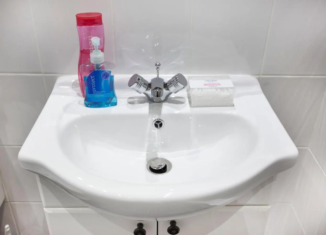 Foresters Inn Contractors Own Apartment - City Centre By Victoria Centre Shopping Centre - Your Own 7 Double Bedrooms Private Apartment With 3 Bathrooms And Snooker Room - Full Kitchen - Outdoor Parking For Cars Or Vans At Five Pounds A Day Nottingham
