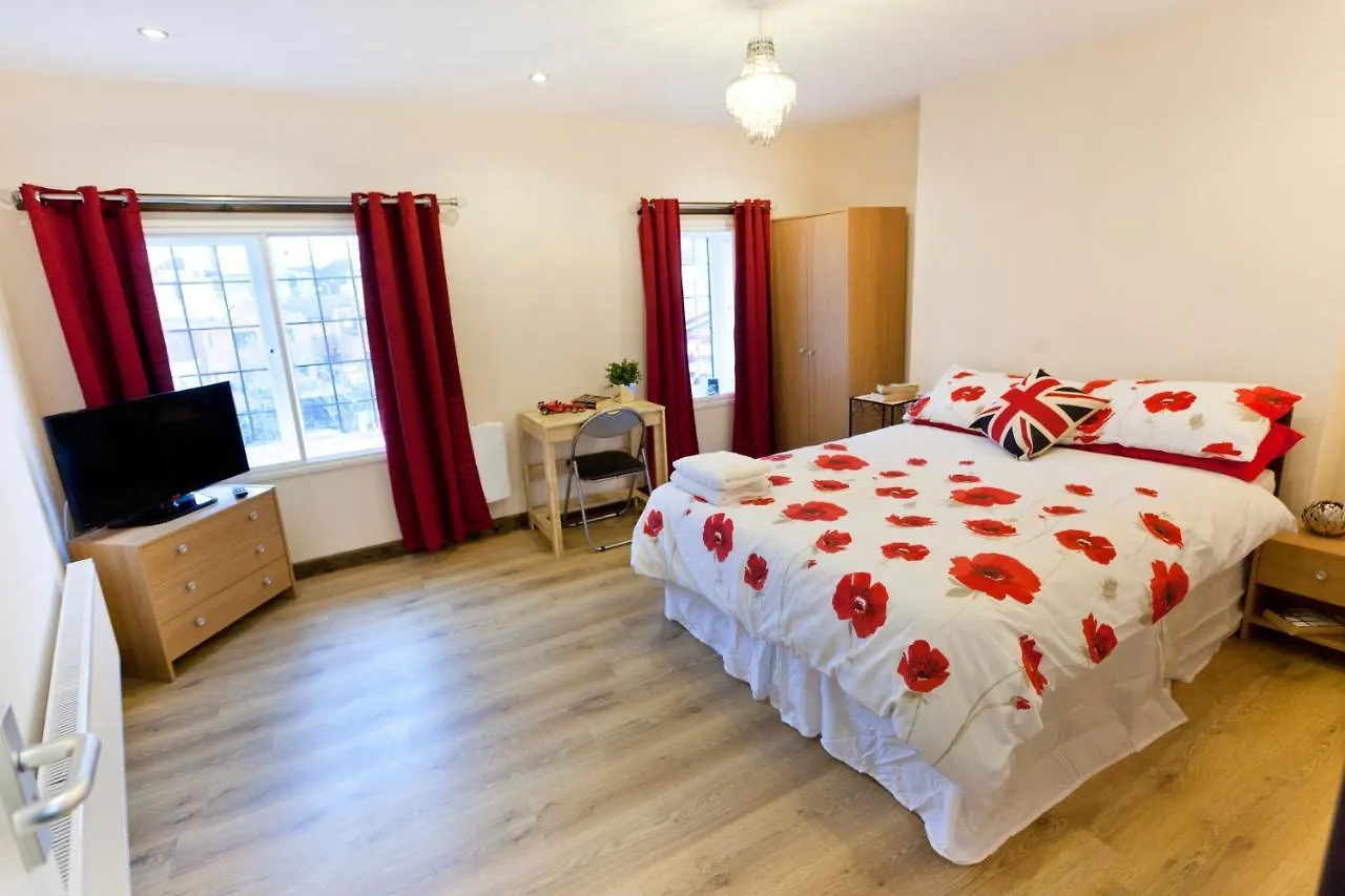Foresters Inn Contractors Own Apartment - City Centre By Victoria Centre Shopping Centre - Your Own 7 Double Bedrooms Private Apartment With 3 Bathrooms And Snooker Room - Full Kitchen - Outdoor Parking For Cars Or Vans At Five Pounds A Day  Nottingham