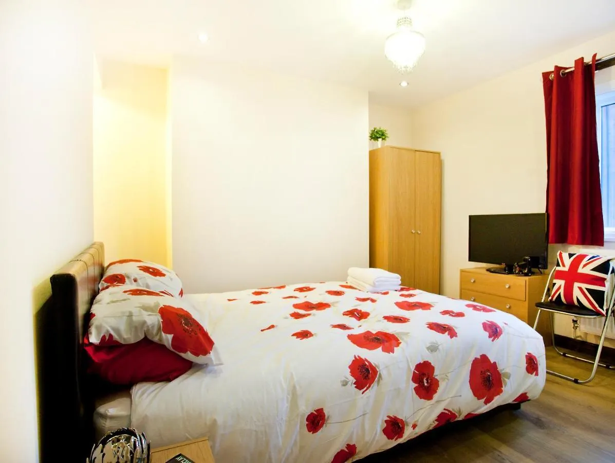 Foresters Inn Contractors Own Apartment - City Centre By Victoria Centre Shopping Centre - Your Own 7 Double Bedrooms Private Apartment With 3 Bathrooms And Snooker Room - Full Kitchen - Outdoor Parking For Cars Or Vans At Five Pounds A Day United Kingdom